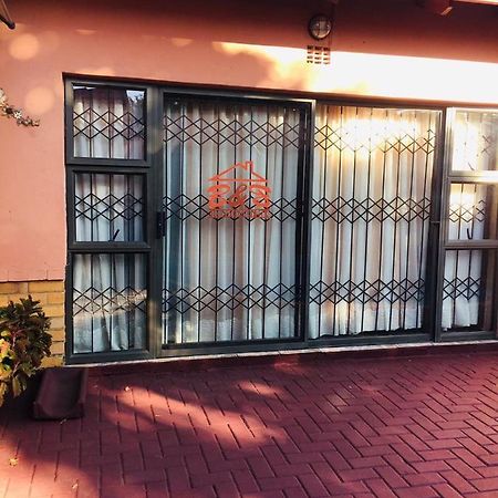 バンダービールパーク Forever Comfy Bed Bed & Breakfast エクステリア 写真